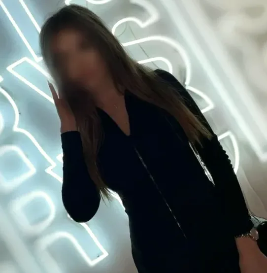 Alexandra, 32 anni